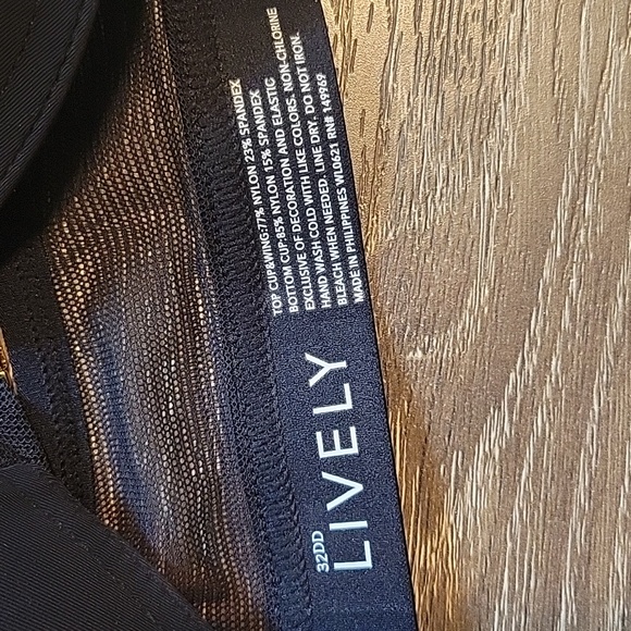Lively 32DD front closure bra - Picture 2 of 4